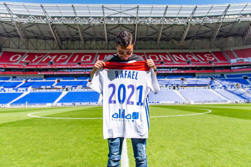 Il Lione blinda Rafael: è ufficiale il rinnovo fino al 2021 preview