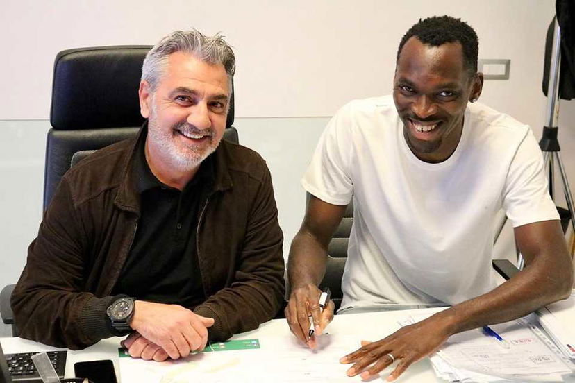 Crotone, è ufficiale il rinnovo di Simy: contratto fino al 2022 preview