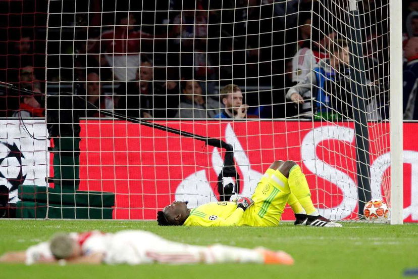 L’Ajax su Twitter: “Testa alta e petto in fuori” preview