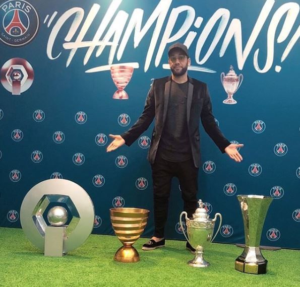 Dani Alves annuncia: “Lascio il Psg, oggi si chiude un altro ciclo vincente” preview