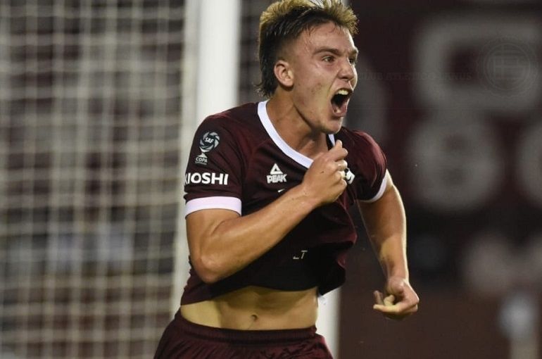 Il Lanus blinda De La Vega: è ufficiale il rinnovo fino al 2023 preview