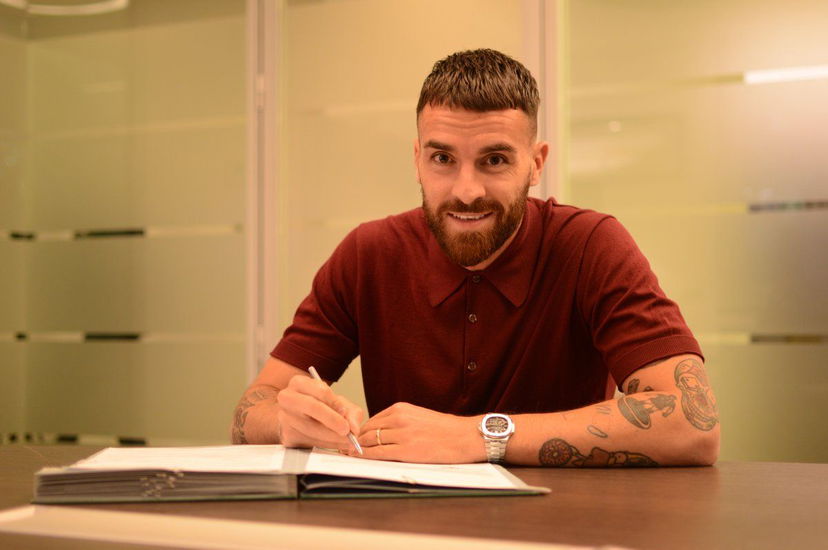 Dopo l’annuncio via WhatsApp, ora è anche ufficiale: Cigarini-Cagliari insieme fino al 2020 preview