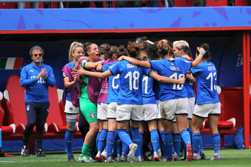 La Serie A femminile entra nel professionismo. La soddisfazione di Gravina: “Conquista di civiltà, farà bene al paese” preview