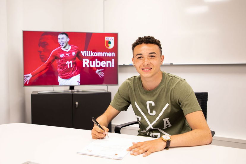 Augsburg, ufficiale l’arrivo del giovane Ruben Vargas preview