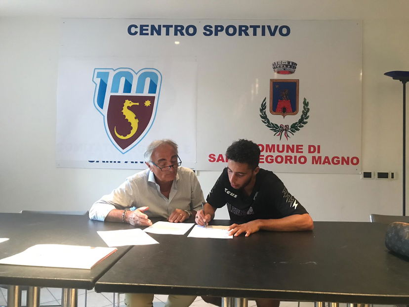 Kiyine alla Salernitana: ecco la foto della firma preview