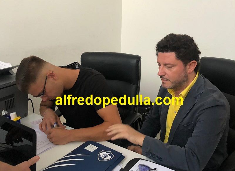 Il portiere D’Andrea dal Napoli alla Cavese: ecco la foto della firma preview