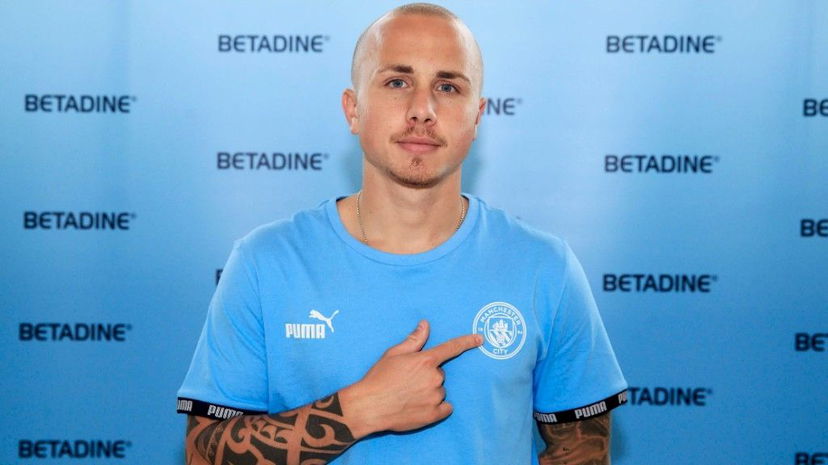 Manchester City, è ufficiale l’arrivo di Angeliño dal Psv. Le cifre e i dettagli preview