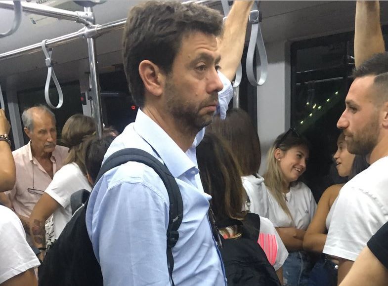 Il mercato ai tempi dei social: Agnelli immortalato su un volo per Ibiza. La vicenda Icardi… article-post