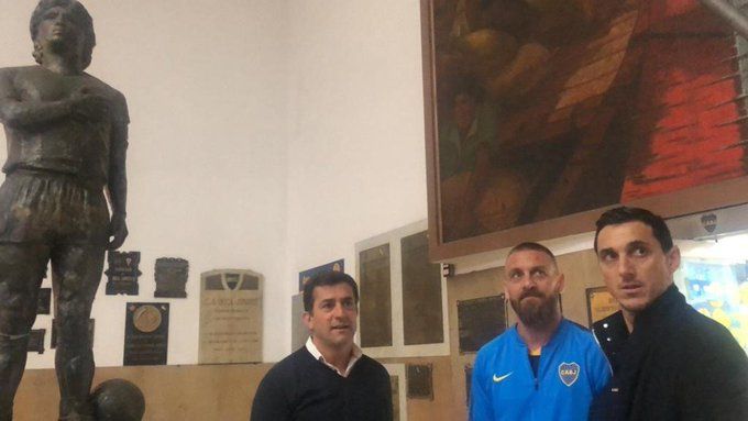 De Rossi, prima visita alla “Bombonera” con la maglia del Boca. La foto article-post