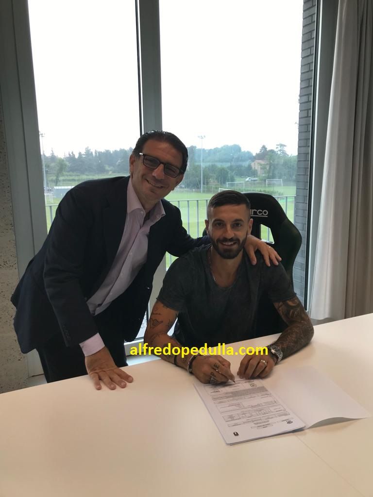 Caputo al Sassuolo: ecco la foto della firma article-post