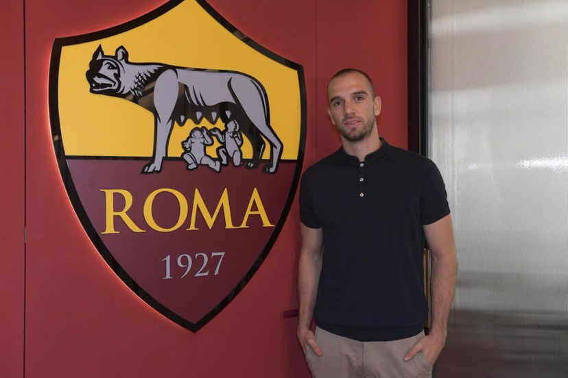 FISICO POSSENTE E TALENTO DA VENDERE: PAU LOPEZ, IL NUOVO MURO TRA I PALI DELLA ROMA preview