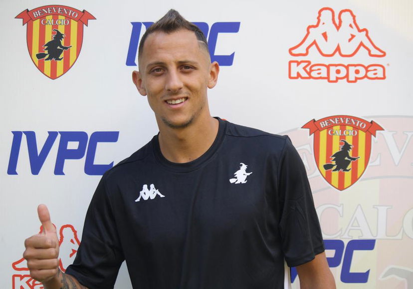 Serie B: Lecce al comando, il Benevento torna a vincere. Como ok, finale pirotecnico a Brescia preview