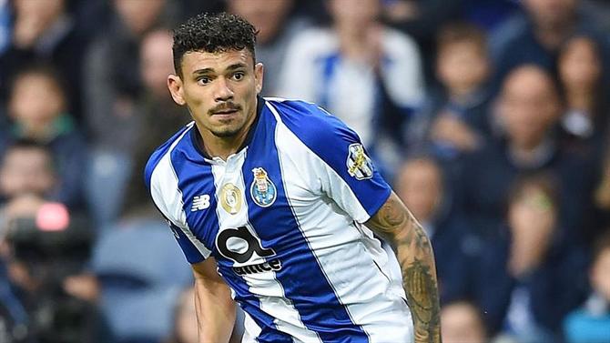 A Bola: Porto, respinte due offerte dalla Cina per Tiquinho Soares preview