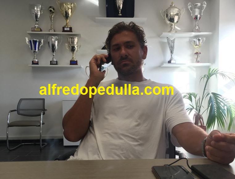 Cerci nella sede della Salernitana in attesa di firma a annuncio. La foto preview