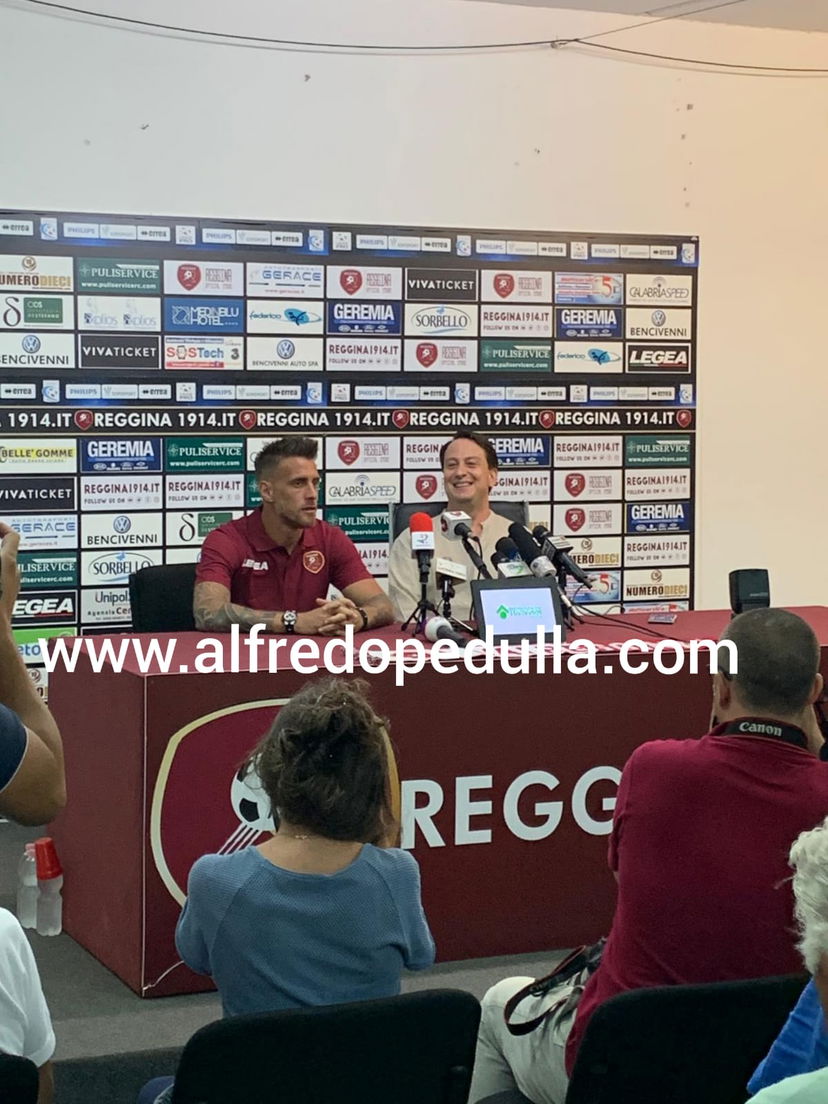 Reggina, tifosi in delirio per la presentazione di Denis: “La categoria non mi fa paura” preview
