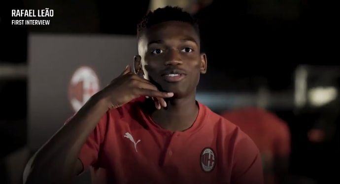 Milan, Leao scherza con Piatek: “Brutto polacco!” preview
