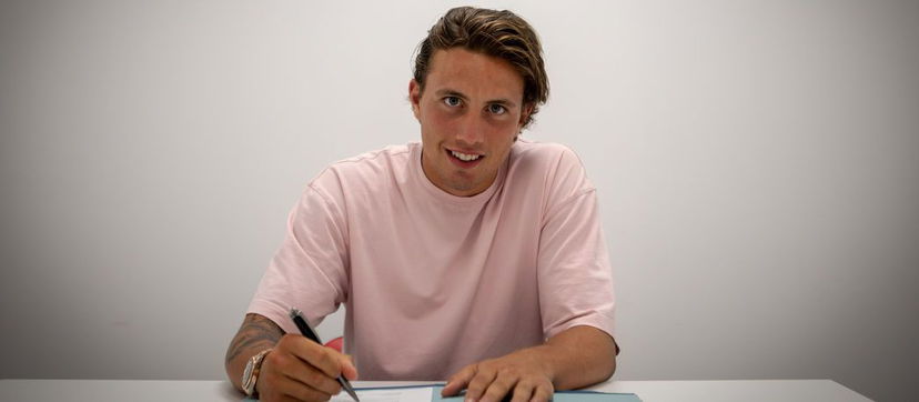 Pellegrini si presenta all’Eintracht: “Scelta rapida, sono colpito da questo club. Giocherei anche in porta” preview