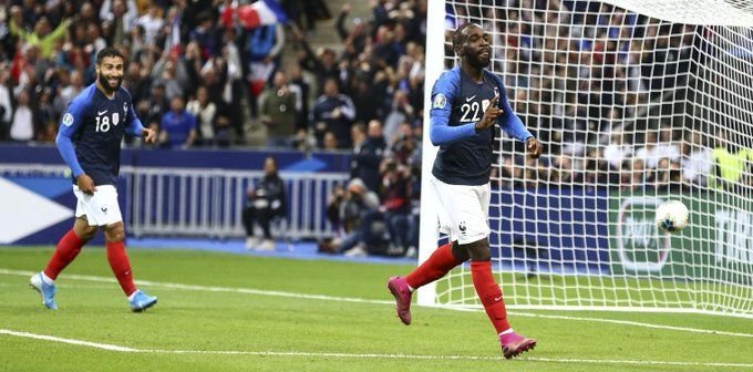 Ikoné sulla Fiorentina: “Per il momento sono qui, poi si vedrà”. E sorride preview