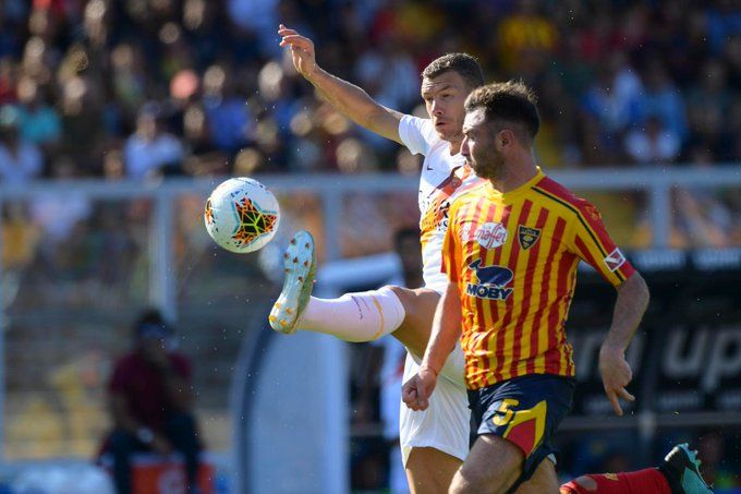 Lecce ko, alla Roma basta un gol di Dzeko. Kolarov sbaglia un rigore preview