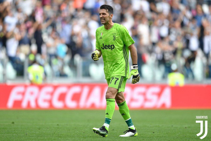 Buffon, il secondo portiere più anziano a giocare in Champions. Al primo posto un altro italiano article-post
