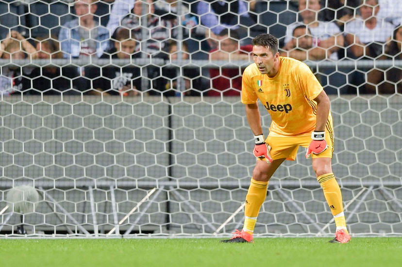 L’agente di Buffon: “L’ipotesi Benfica potrebbe interessare a Gigi, ma nessuno ci ha contattato” preview