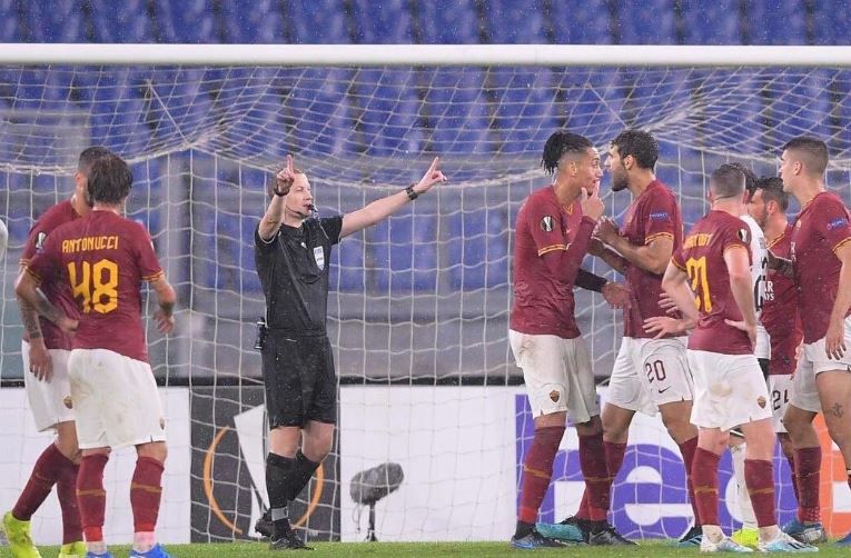 La Roma rivela: “L’arbitro a fine gara ha ammesso l’errore, lo rispettiamo” article-post