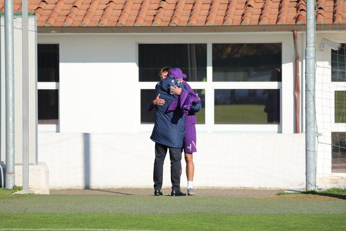 Juve, terminate le visite mediche di Chiesa. I tifosi della Fiorentina lo offendono preview