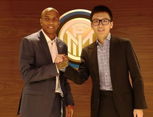 Inter, Ashley Young positivo al Covid-19. Il comunicato preview
