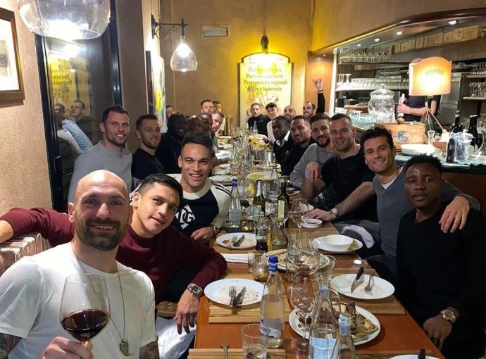 Inter, cena di squadra: c’è anche il nuovo arrivato Moses. La foto preview