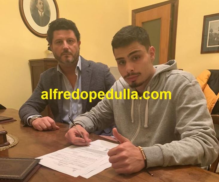 D’Ignazio alla Carrarese: ecco la foto della firma preview