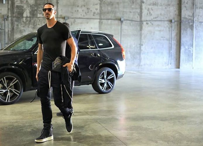 Ibra, visite mediche finite: ora a Casa Milan per la firma preview