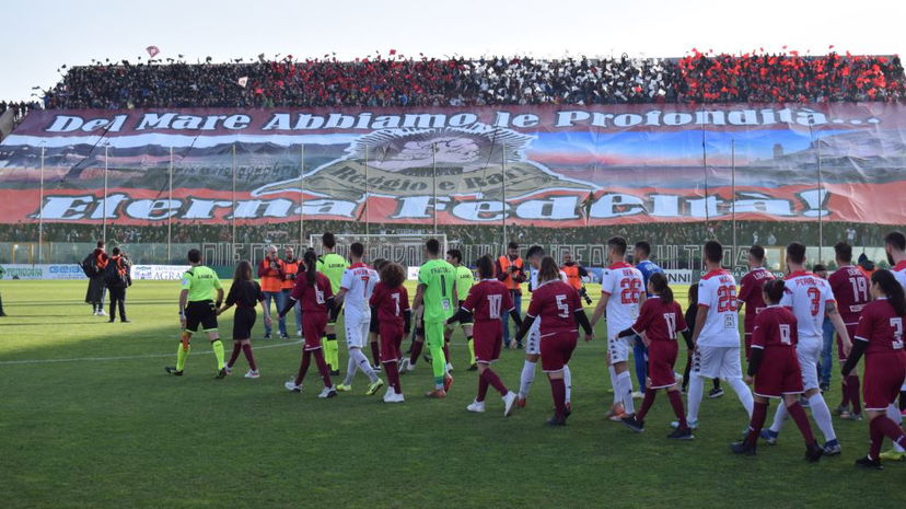 Reggina-Bari, la sfida delle big termina 1-1. Ma che spettacolo sugli spalti (con 16mila spettatori) preview