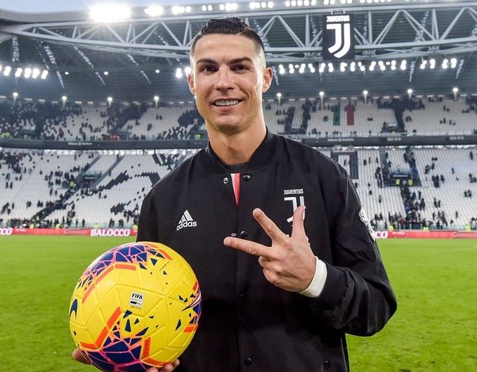 Il Portogallo celebra i 35 anni di CR7: “Il re compie gli anni” preview
