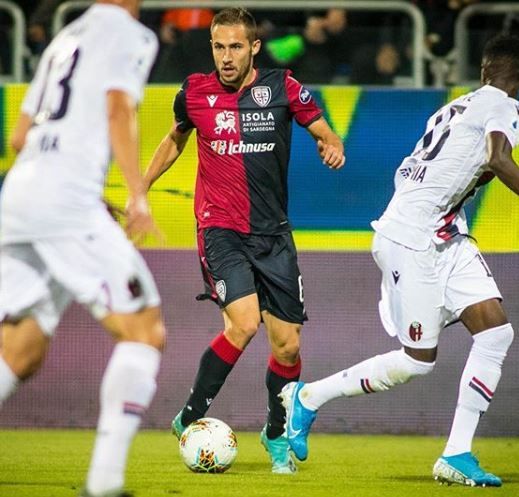 Rog, il Cagliari ufficializza la lesione del legamento crociato. Oggi l’operazione in Austria article-post