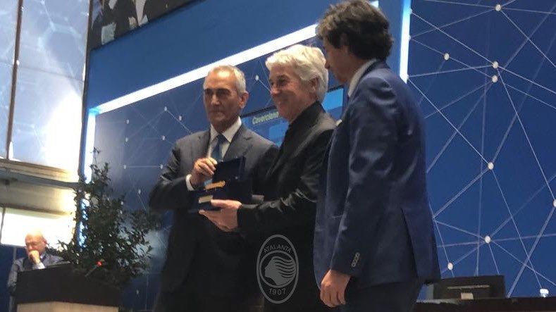 L’Atalanta celebra Gasperini dopo la Panchina d’Oro: “Complimenti mister” preview