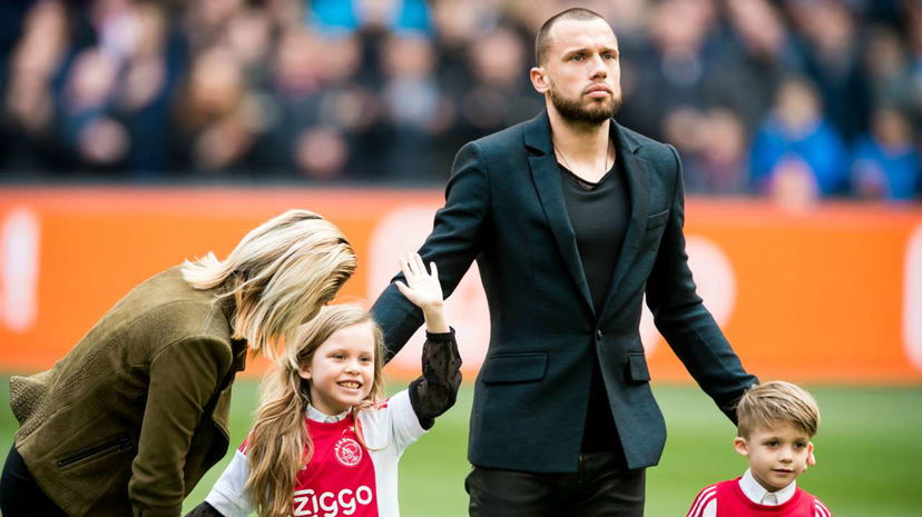 Coronavirus, John Heitinga porta i pasti alle persone più bisognose preview