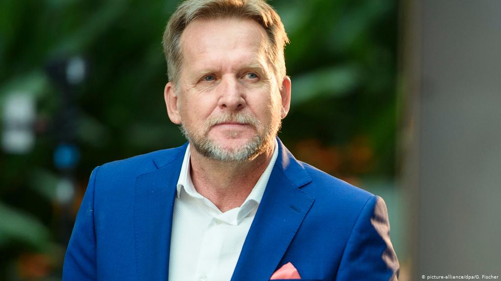 Schuster: “La stagione ormai è finita, ma nessuno ha gli attributi per prendere questa decisione” article-post