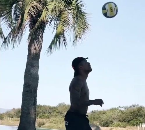 Juve, allenamento in spiaggia per Douglas Costa. La foto preview