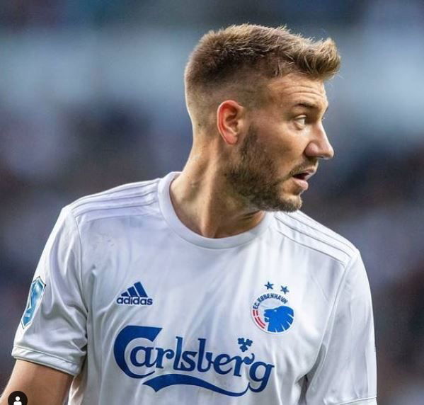 Bendtner: “Ho speso tanti soldi per alcool, macchine e gioco d’azzardo. Guardare indietro mi ha sconvolto“ preview