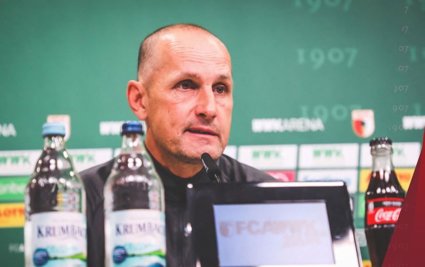 Augsburg, il tecnico viola la quarantena per un dentifricio e si autosospende: salta il match con il Wolfsburg preview