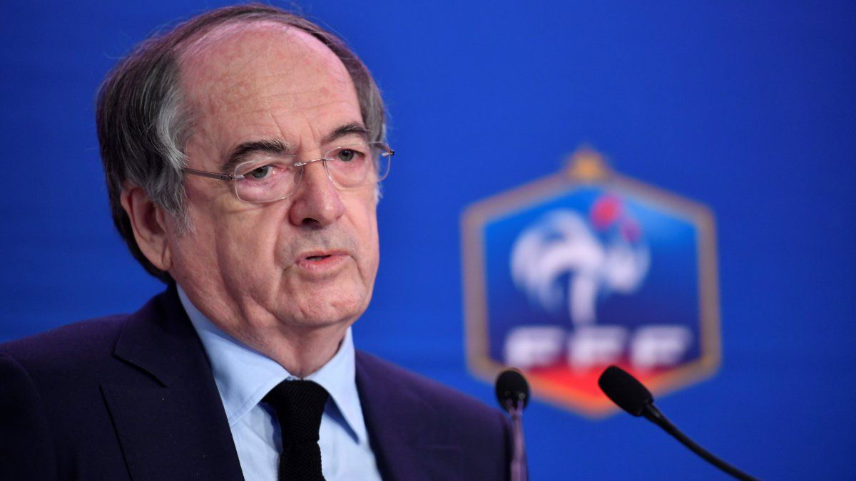 Il presidente della Federcalcio francese: “Spero di giocare le finali di coppa con 5mila spettatori” article-post