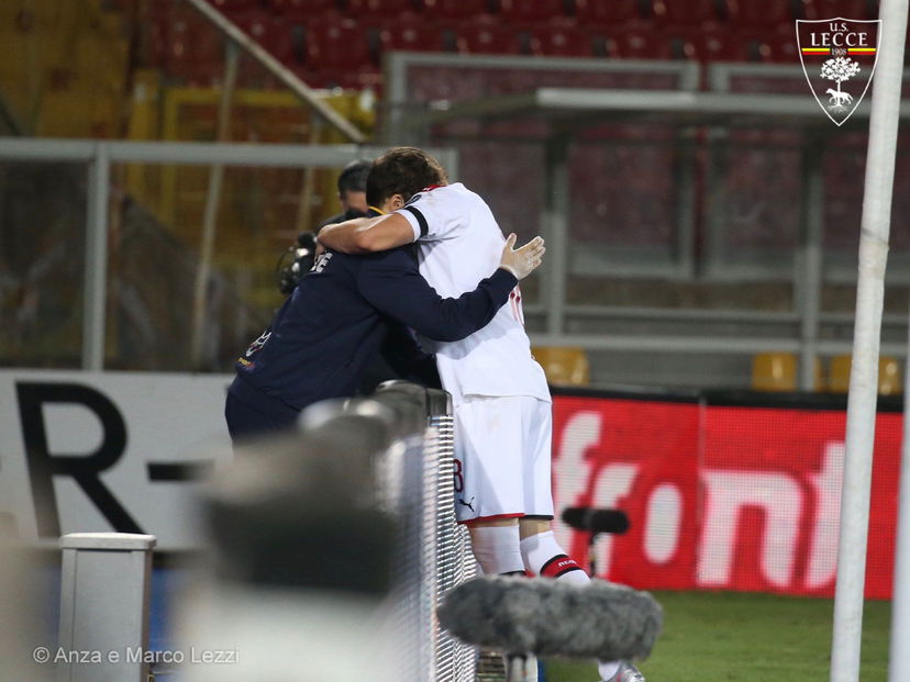 Il bel gesto di Rebic: segna e consola il giovane raccattapalle del Lecce preview