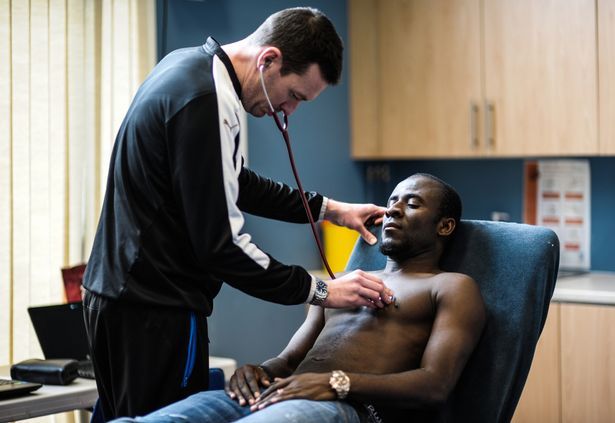 Il medico del Newcastle “Alto rischio di infortuni al tendine d’Achille con la ripresa” preview