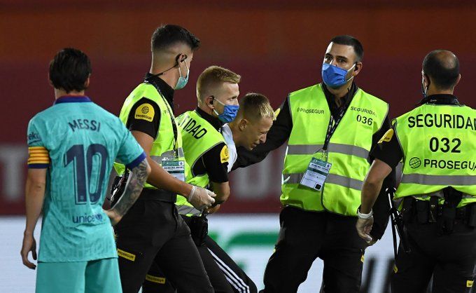 Invasore di campo durante Maiorca-Barcellona: “Volevo una foto con Messi” preview