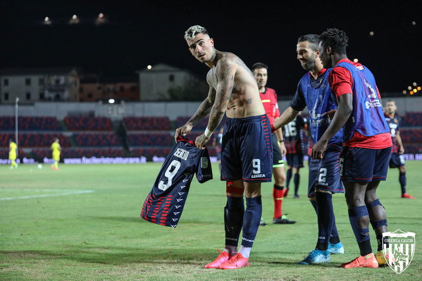 Cosenza urla “Raul”: la notte della speranza firmata Asencio preview