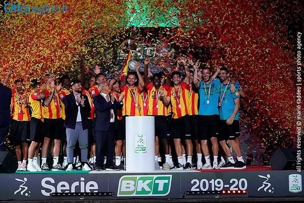 Il Benevento festeggia la promozione in Serie A: consegnata la coppa “Ali della Vittoria” preview