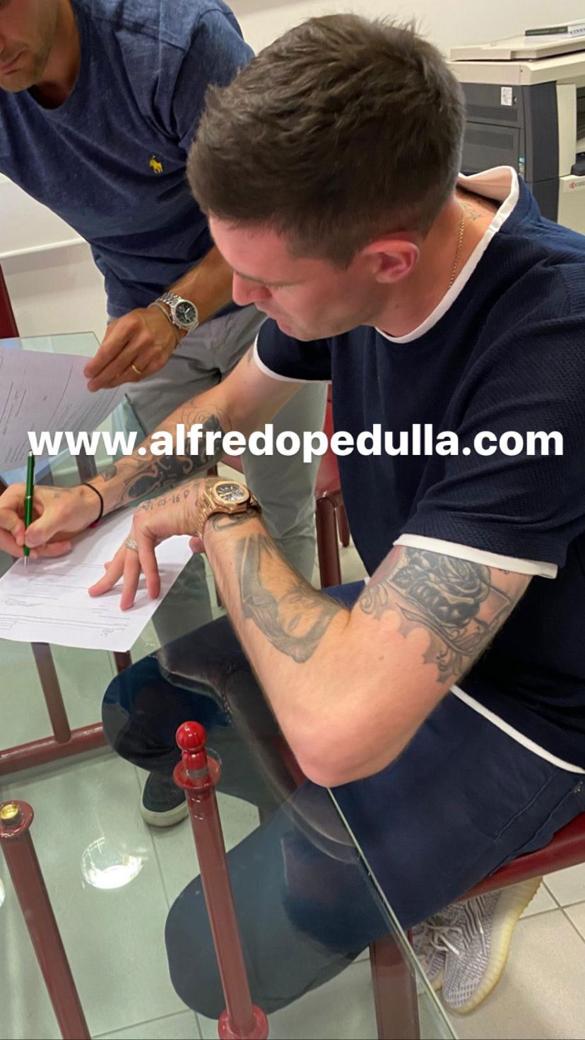 Lafferty, biennale con la Reggina: la foto della firma preview