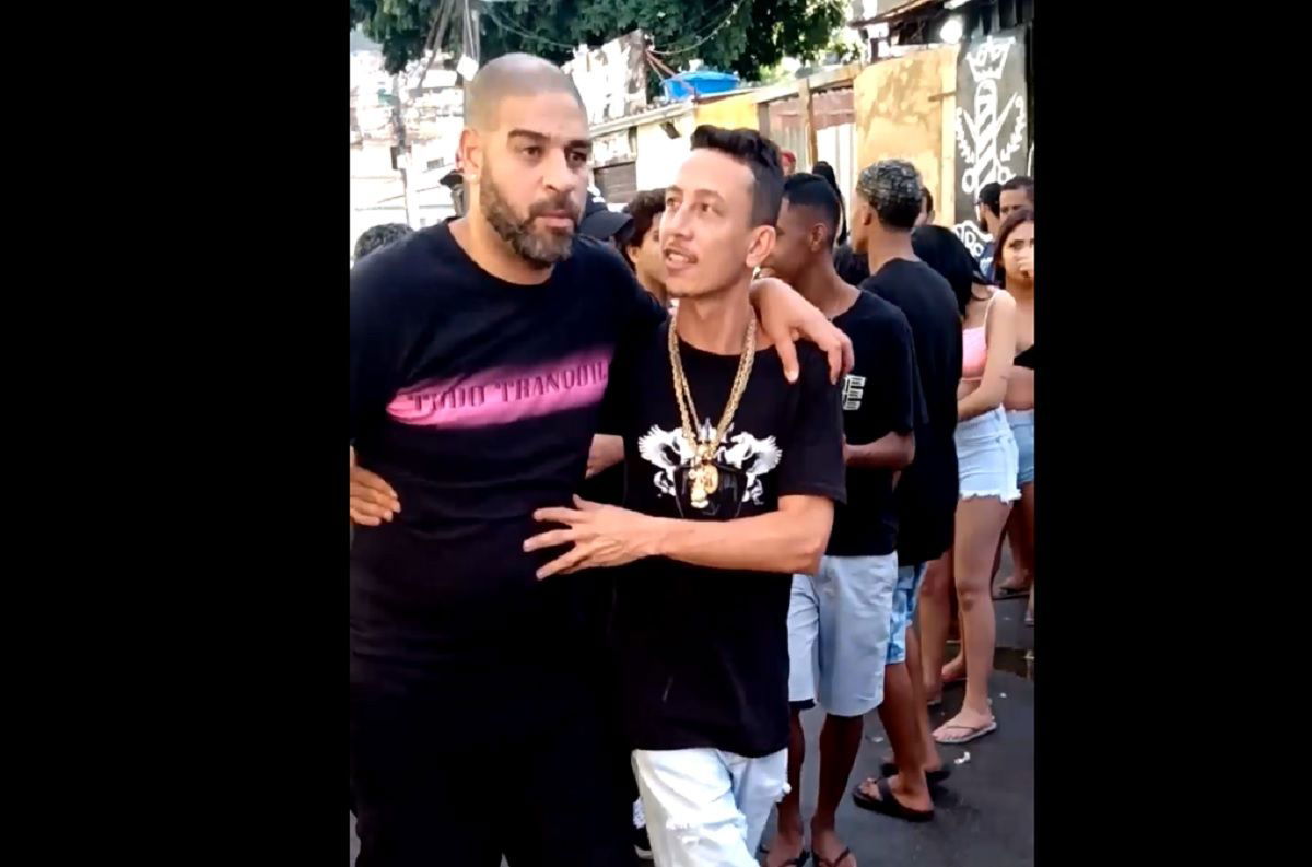 Adriano ubriaco e confuso a passeggio per Rio de Janeiro. Il video article-post