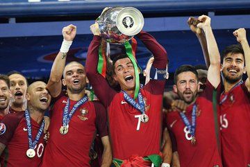 Ronaldo celebra l’Europeo del 2016: “Il titolo più importante della mia carriera” preview