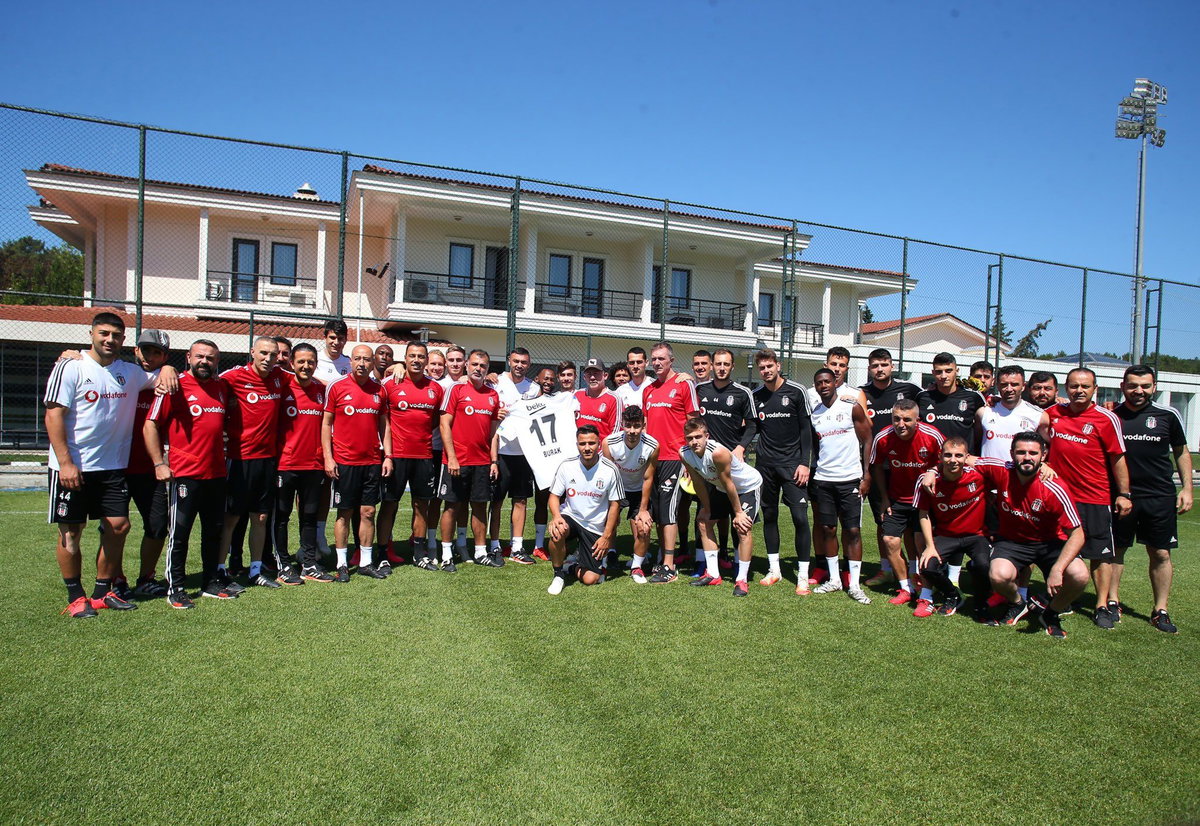Ufficiale: Burak Yilmaz saluta il Besiktas article-post